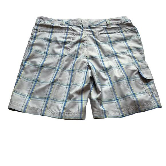 Cabelas UPF 50 Board shorts plaid blue and gray Size 12 snap and zip look new - Picture 3 of 9